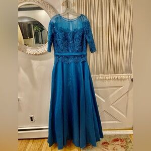 BRAND NEW, never worn! Alyce Paris. Blue Coral Size 12 gorgeous gown.